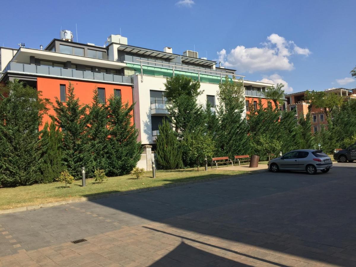 Adam Guesthouse I. Кечкемет Экстерьер фото